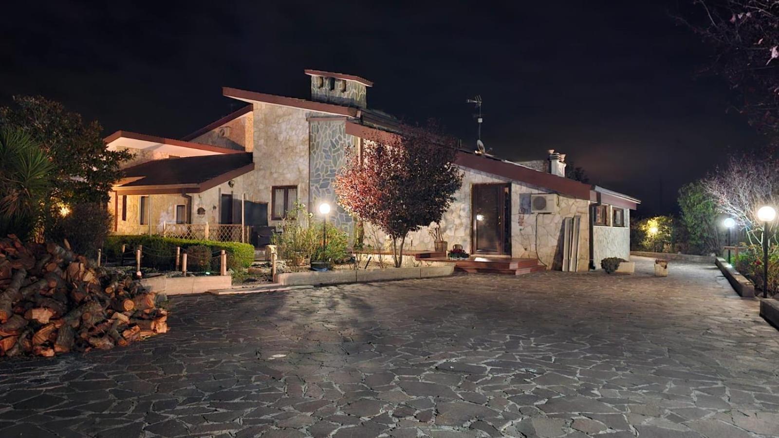 Case Vacanza E Camere In Villa Isabella Con Parcheggio Custodito E Wifi جويا ديل كولي المظهر الخارجي الصورة